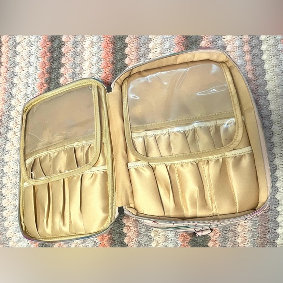 Travel makeup bag - Picture 2 of 3